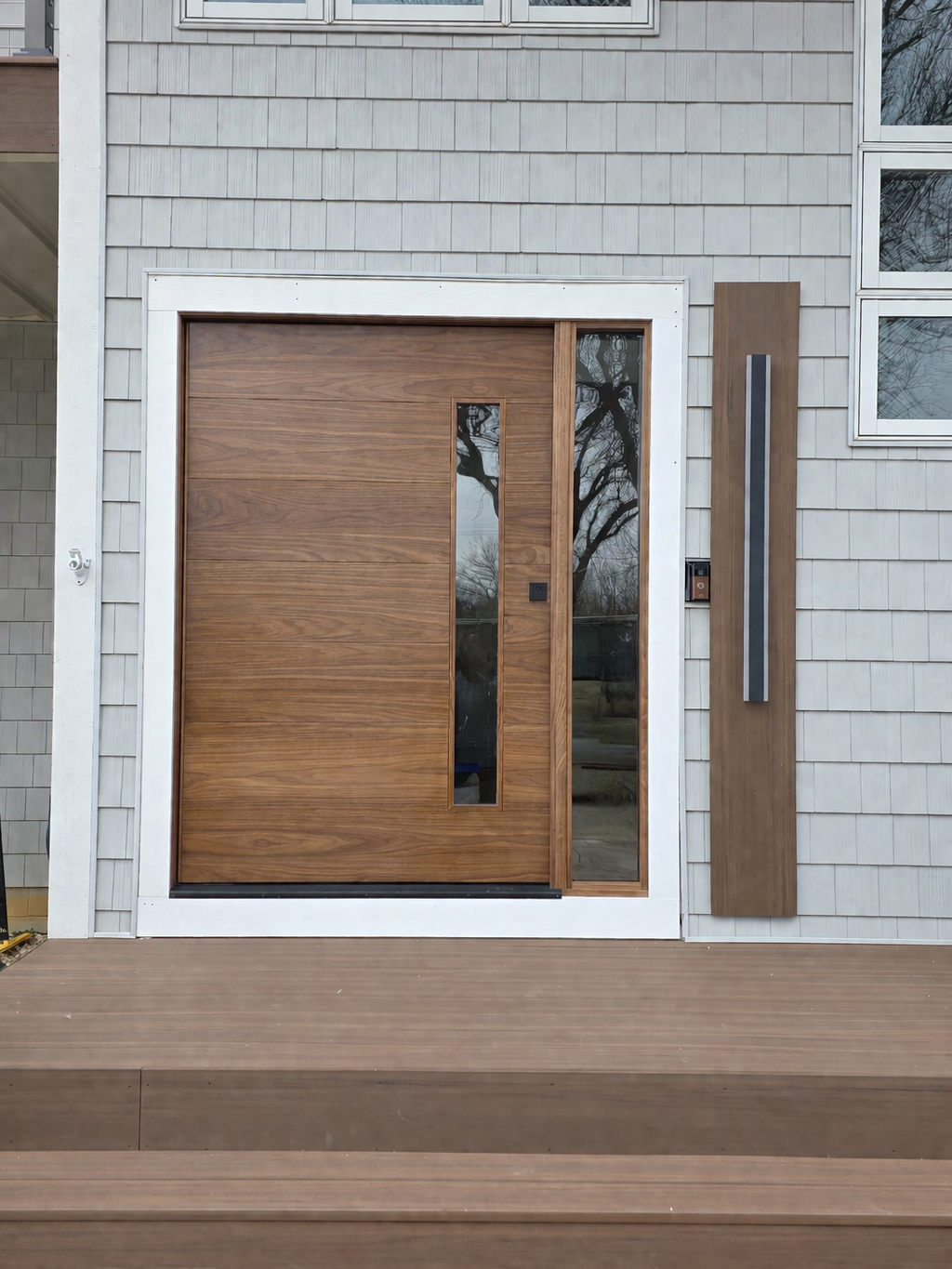 Modern entryway with wooden steps (1)